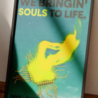 plakat "bringin souls to live" ramce
